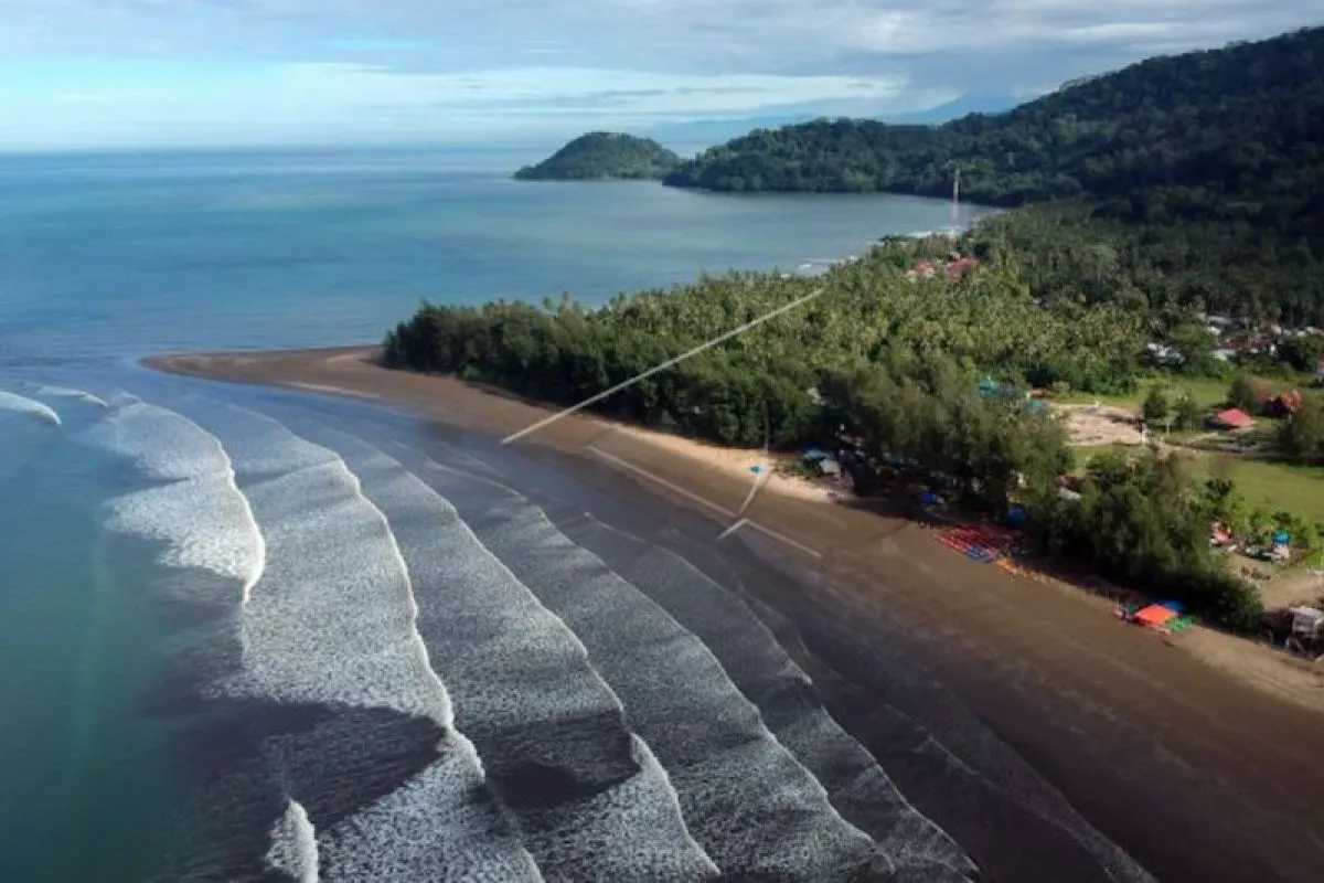 Skywalk Pantai Air Manis